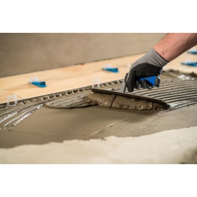 © Lasselsberger GmbH Learn how to prevent the most common flooring issues - from screed preparation to tile laying and finally grouting. 
Discover practical solutions with Cemix 5212 SCREED, 8265 TILE ADHESIVE XXL FLEX, and 8630 FUGA PRO to ensure durable solutions with perfect finishing. | © Lasselsberger GmbH